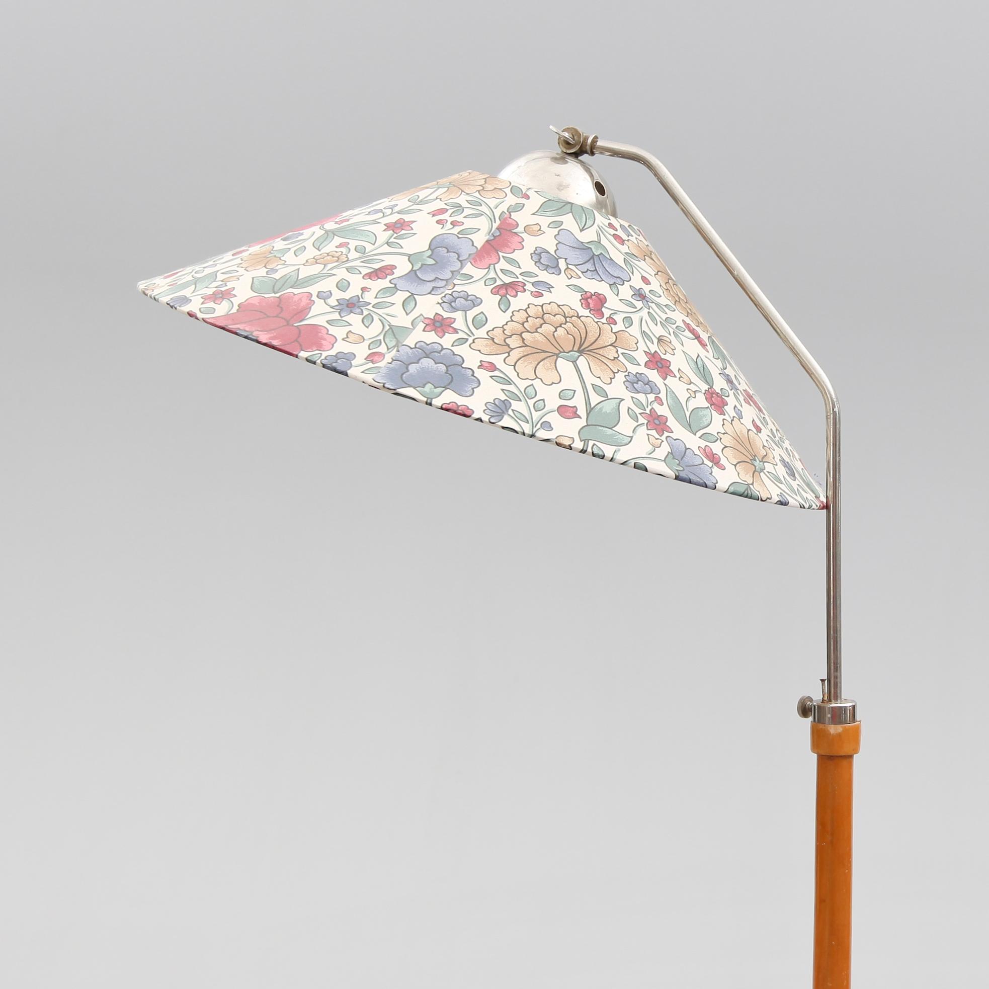 GOLVLAMPA, 1900-talets första hälft.