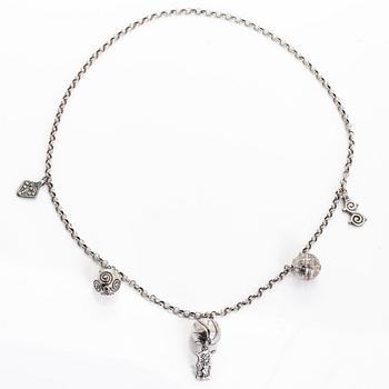 Kalevala Koru, kaulakoru, sterlinghopea. Helsinki 1970-luku.