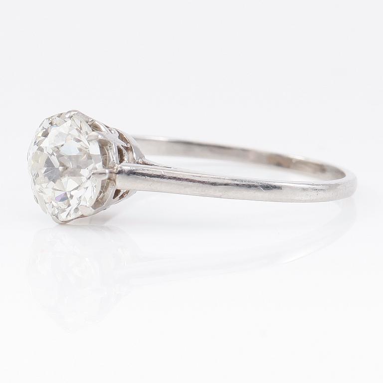 RING, platina, solitär briljantslipad diamant 1.62 ct, svenska stämplar Stockholm 1943.