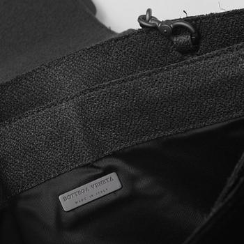 VÄSKA, Bottega Veneta.