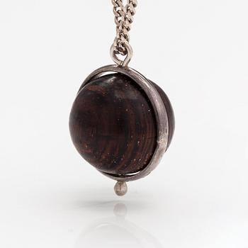 Kaija Aarikka, A necklace, a paid of earrings and a brooch made of silver and wood. Finland.