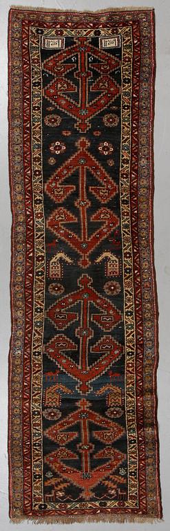 A runner, Sarab, signed, possibly, ca 315 x 90 cm.