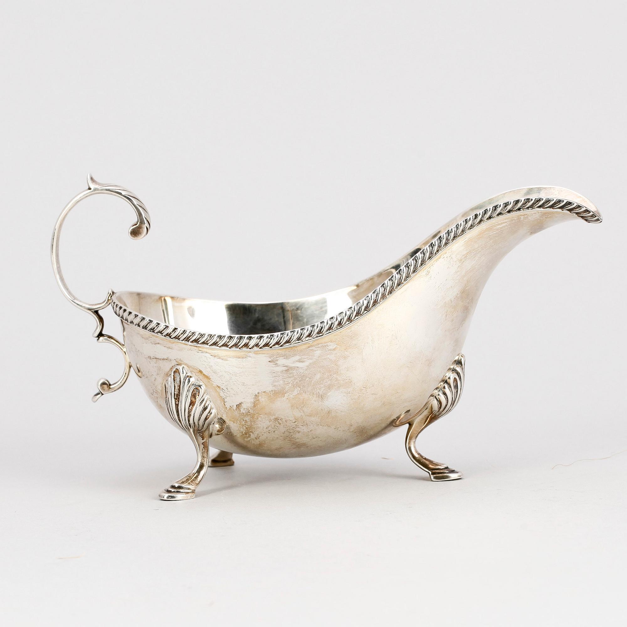 SÅSSNIPA, silver, otydliga mästarstämplar, London 1933. Vikt 221 g.