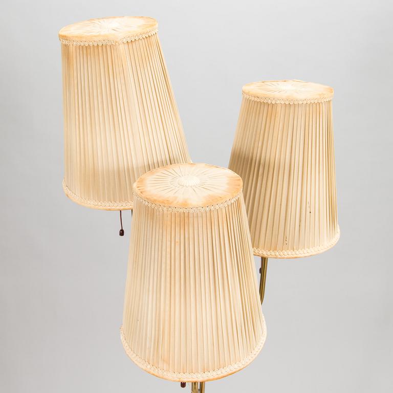 A mid-20th century floor lamp.