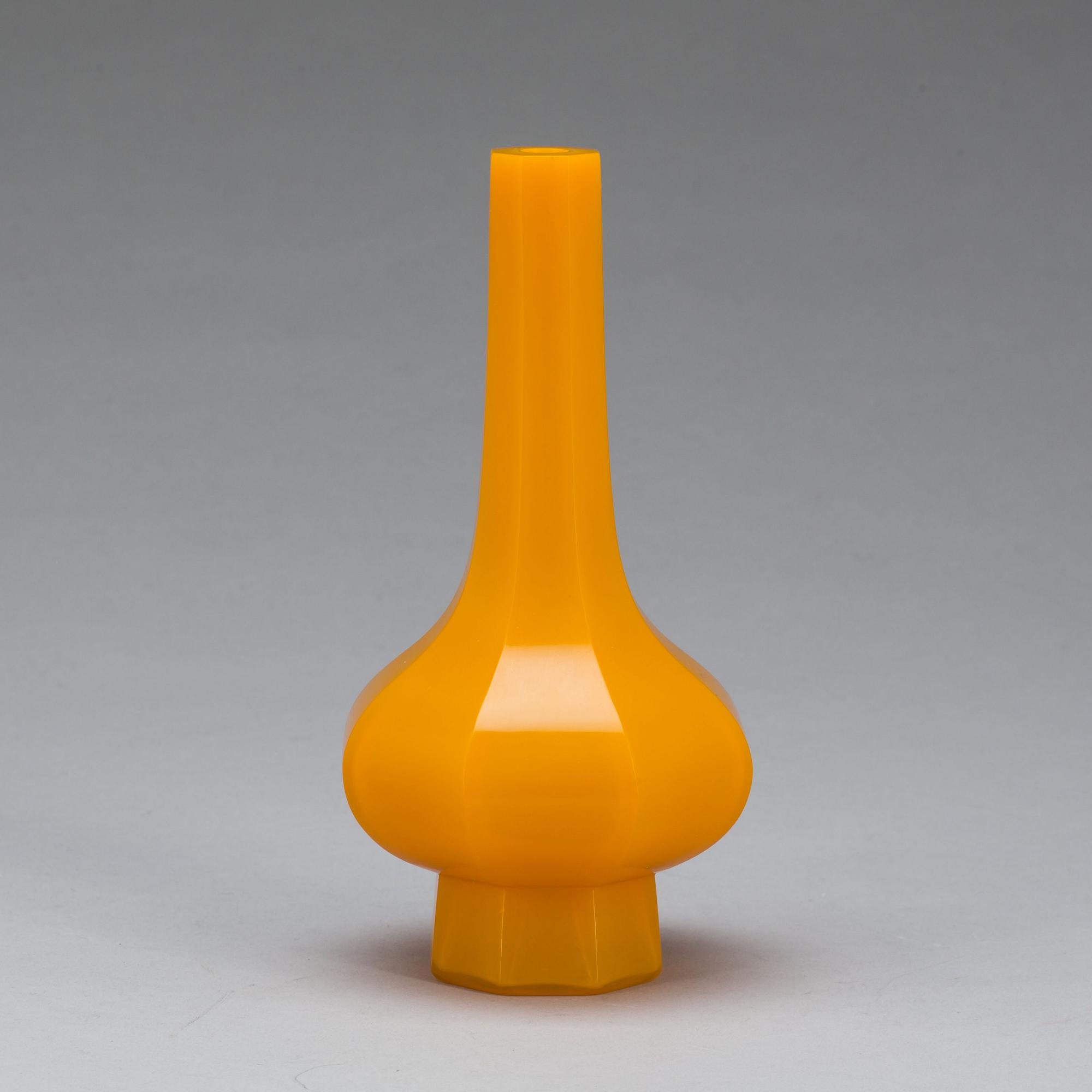 VAS, pekingglas, Kina, 1800/1900-tal.