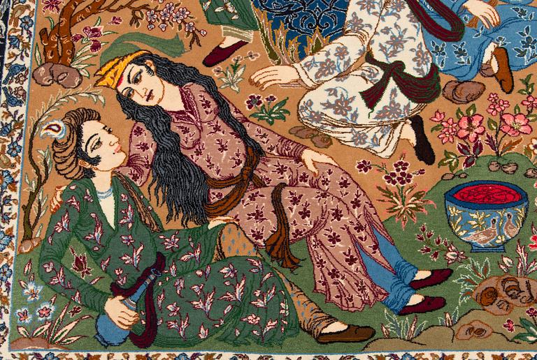 An Isfahan figural rug. Approx. 184x 121 cm.