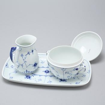 Porcelain tableware set of 35 pcs, "Musselmalet" by Bing & Gröndahl, Denmark, second half of the 20th century.