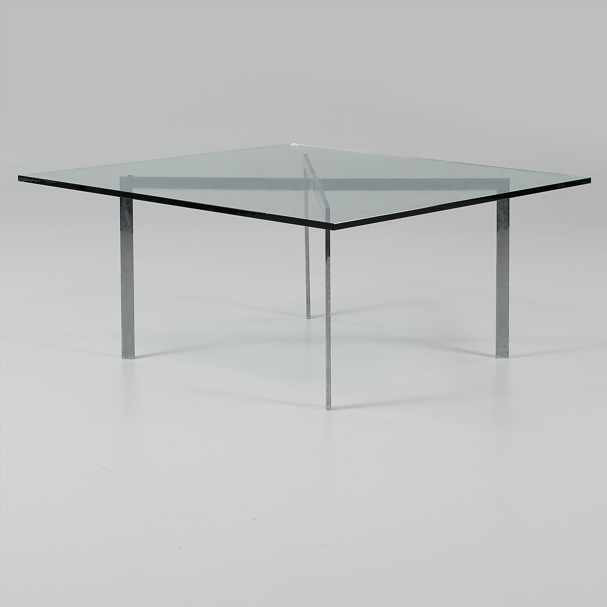 SOFFBORD, "Barcelona", Mies van der Rohe, modellen formgiven år 1929.