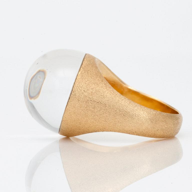 RING, H.Stern från "the golden stones collection" med cabochonslipad bergkristall.