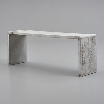 Stina Lindholm, 'Arkad', a concrete bench, Skulpturfabriken.