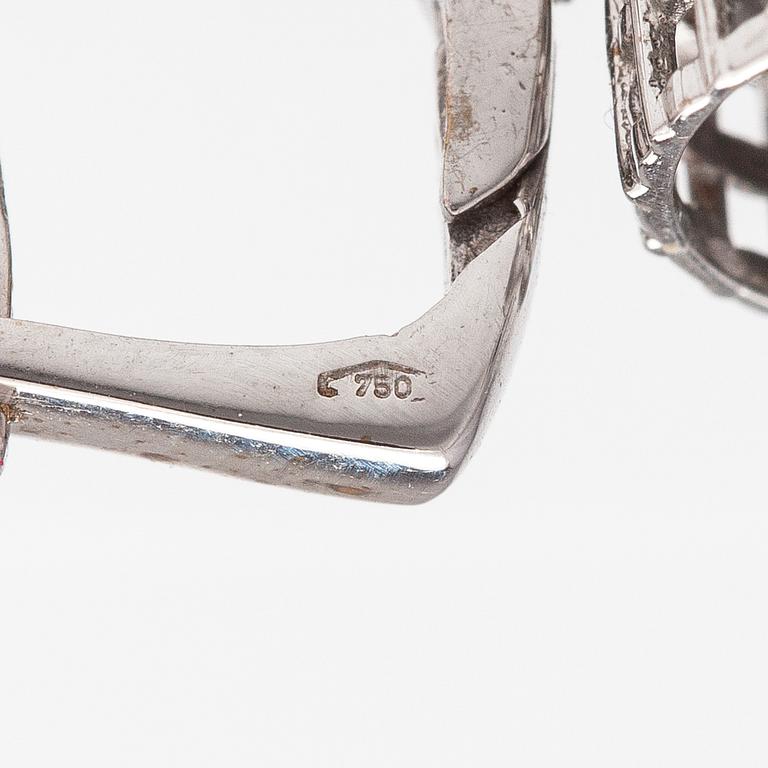 Korvakorupari, 18K valkokultaa, värittömiä timantteja n. 0.75 ct yht ja mustia timantteja n. 7.00 ct yht.