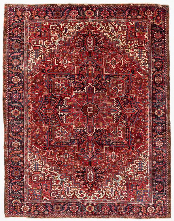 A semi-antique Heriz/Gorovan carpet, 451 x 347 cm.