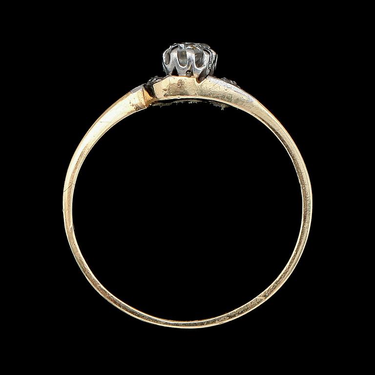RING, 14K guld och diamanter tot ca 0.19 ct. Total vikt ca 2 g.