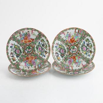 A set of twelve Chinese Canton porcelain plates, 20th century.