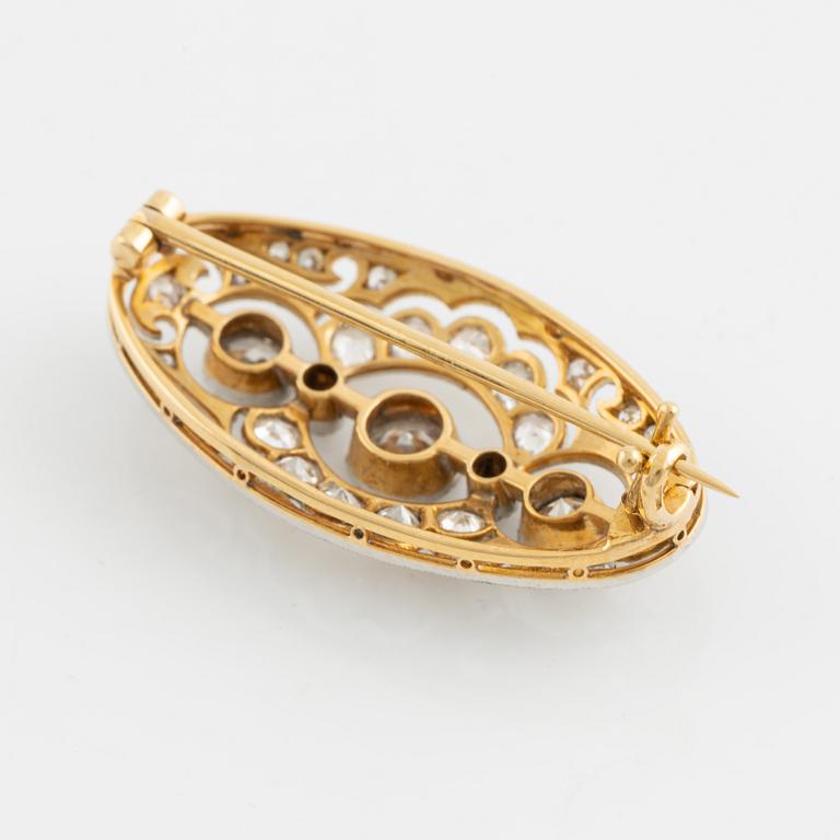 Gold and platinum and old cut diamond brooch.
