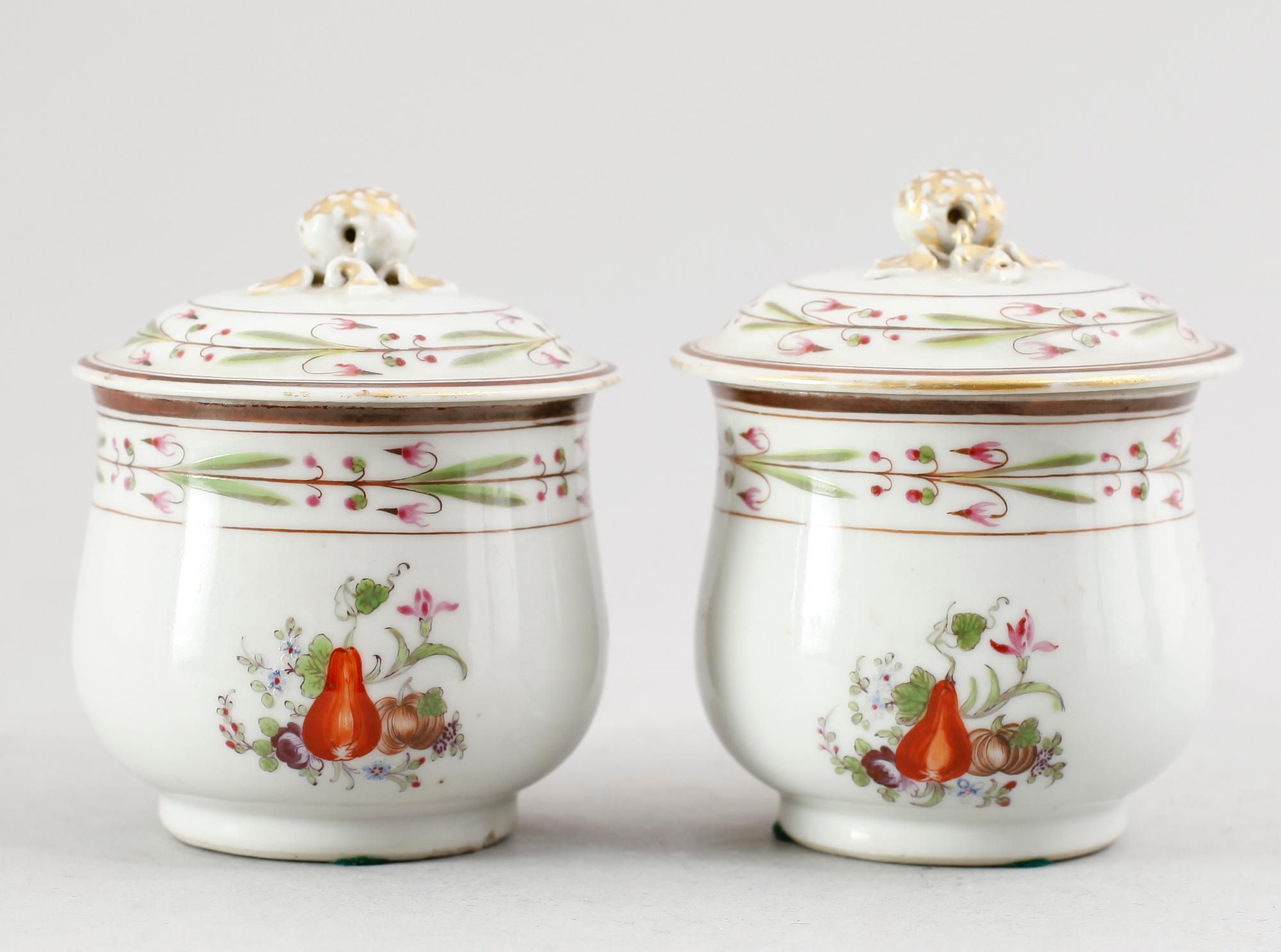 CREMEKOPPAR, 1 par, porslin, Kina, Qianlong 1736-1795.