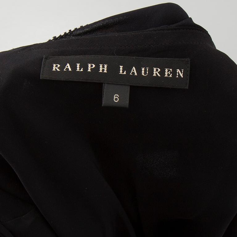A skirt, topp and a blause by Ralph Lauren.