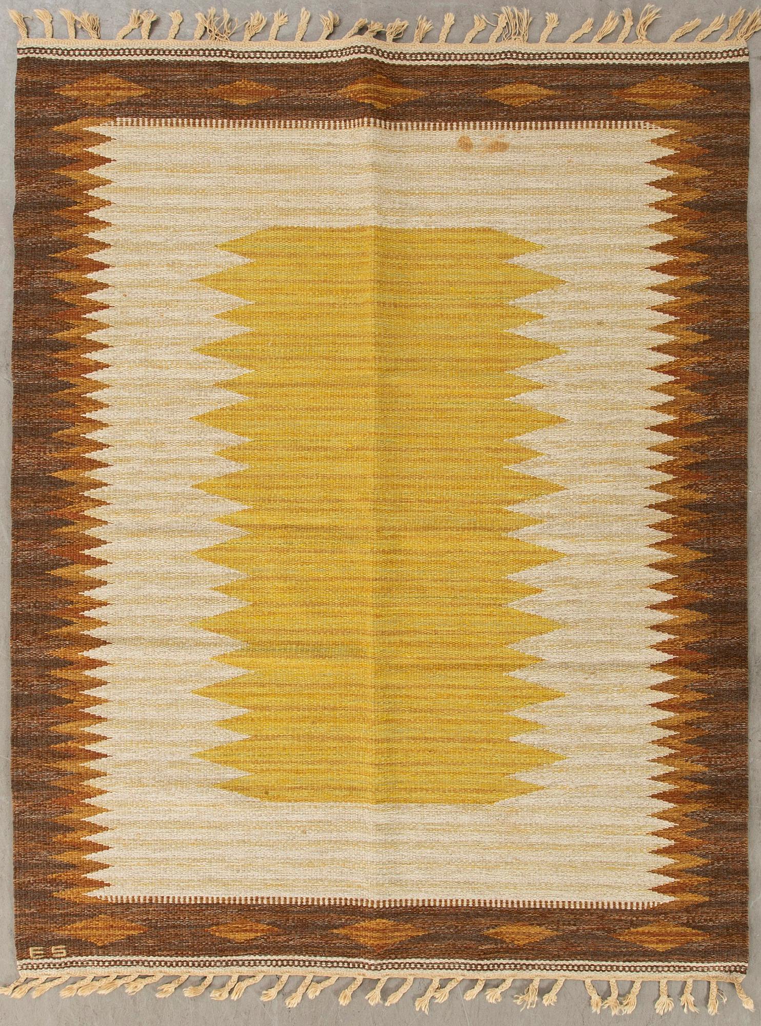 MATTA rölakan 1900-talets mitt signerad  ES (Elvy Svensson) samt märkt Strehög ca 200 x 136 cm.