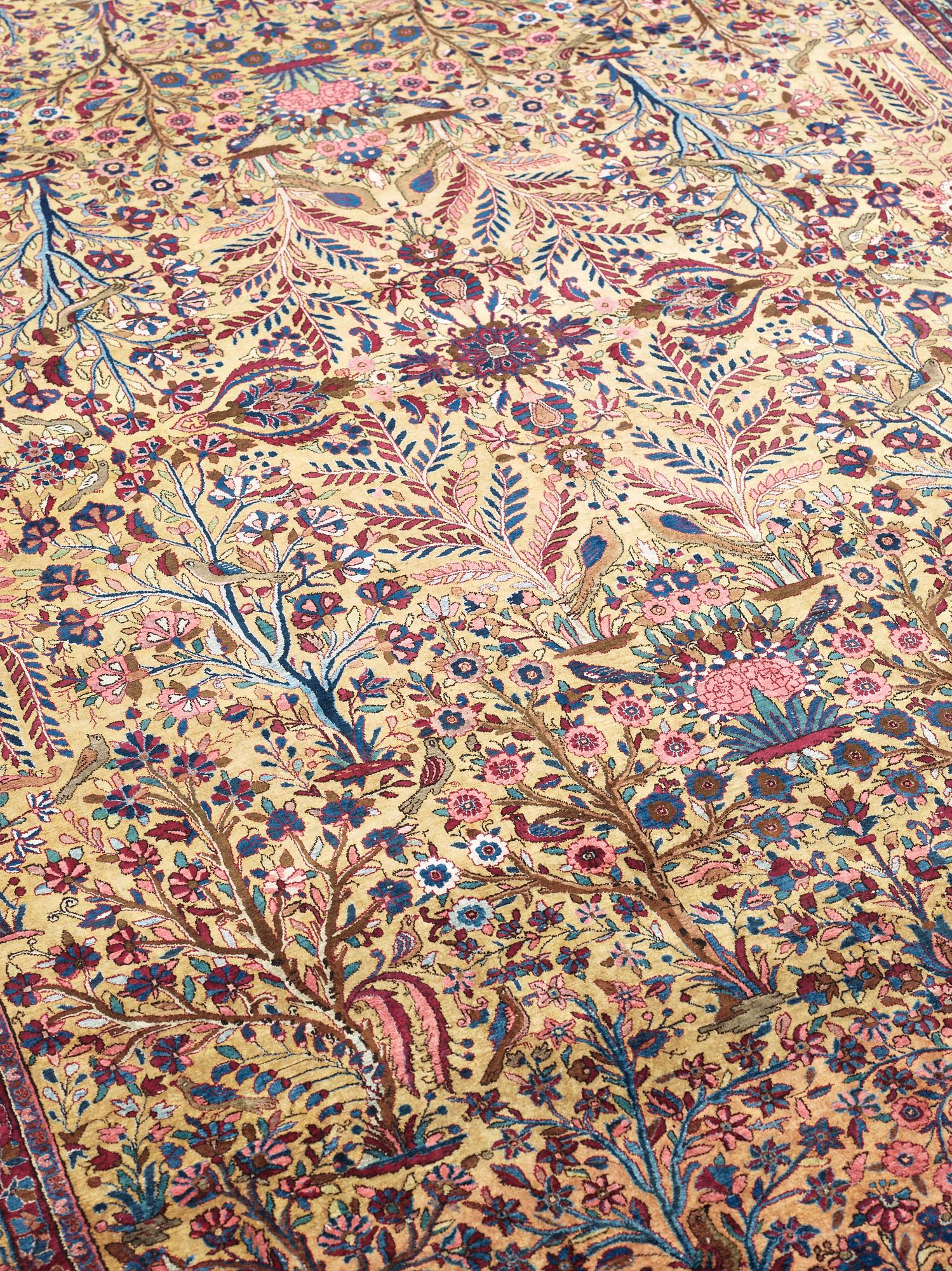 SEMI-ANTIQUE SILK KASHAN. 327 x 233,5 cm.