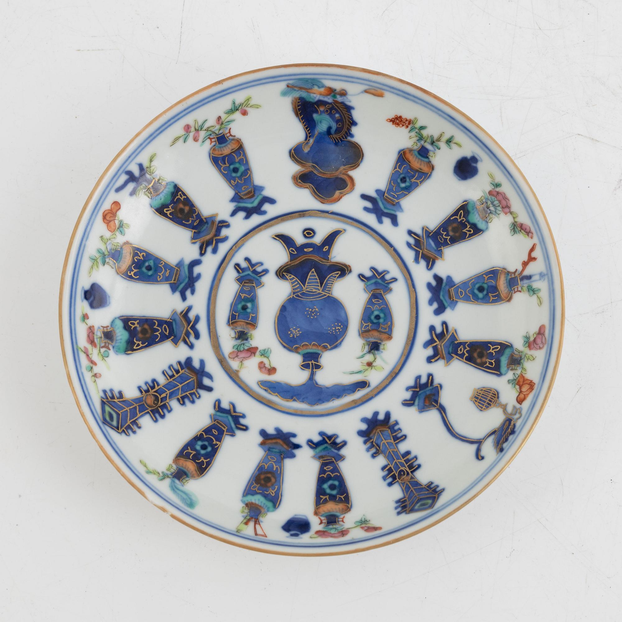 A serving dish, a hot water dish and two small dishes, 18th-19th century.