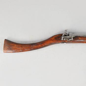 SNAPPLÅSSTUDSARE samt KRUTHORN, orientaliskt, 1800-tal.