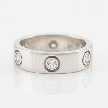 Cartier ring "Love" 18K vitguld med runda briljantslipade diamanter.