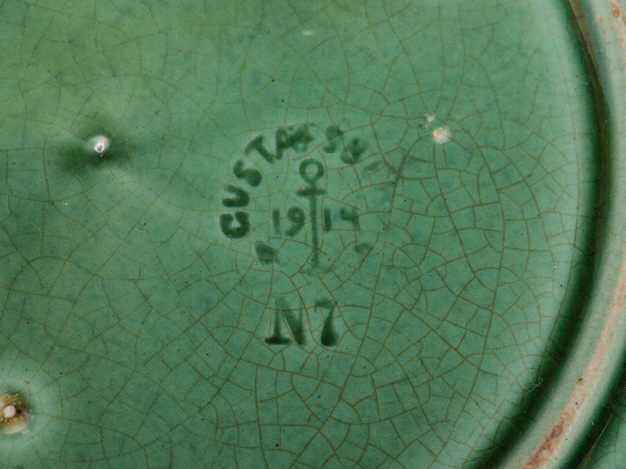 YTTERFORDER, flintgods, 2 st. Gustavsberg, 1900-talets första del. En bär datering 1914.