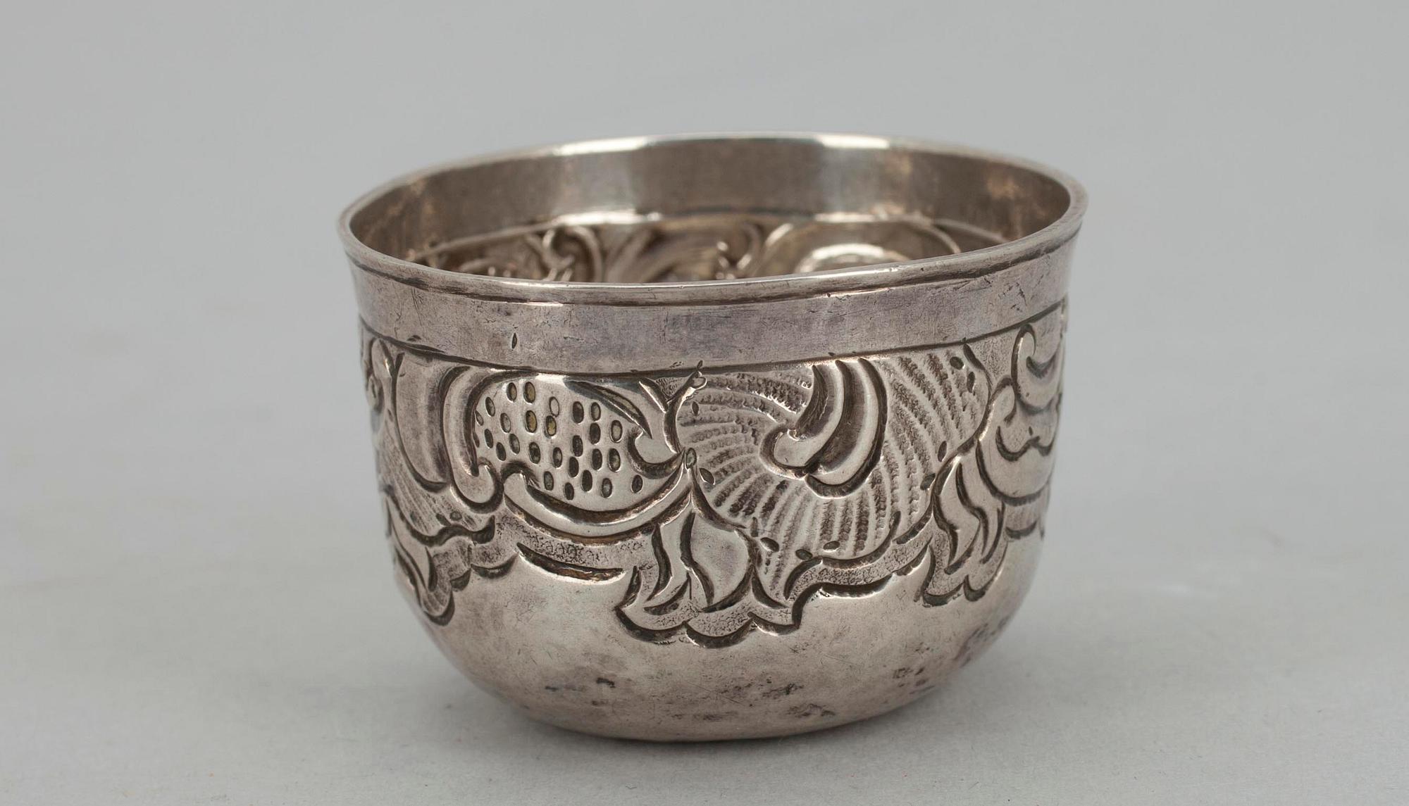 TUMLARI, hopeaa, Moskova 1765. Paino noin 22 g.