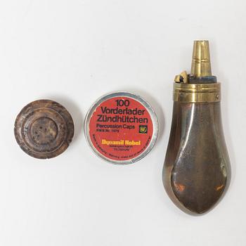 Slaglåspistoler ett par belgiska, i senare schatull, 1800-tal.