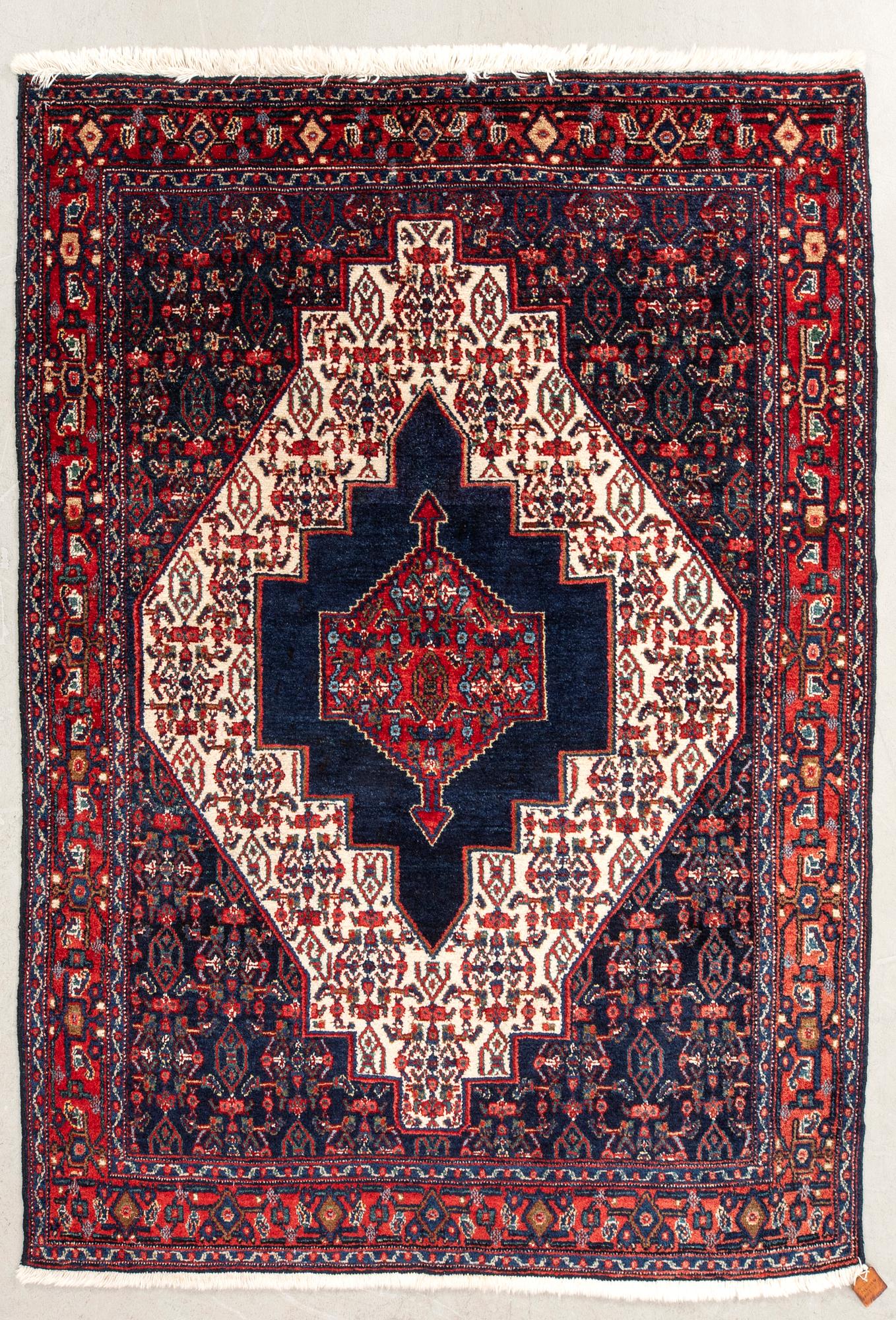 Sennah rug, approximately 155x120 cm.