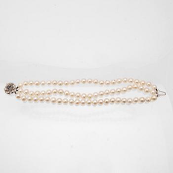 A three-row bracelet of cultured pearls and clasp in 18K white gold.