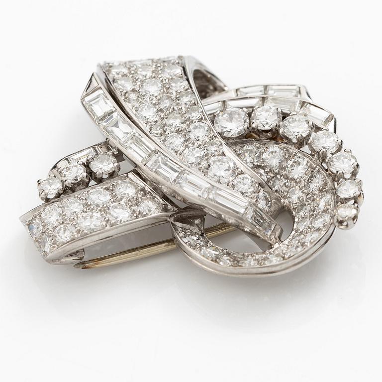 Broschclip platina med baguette-, åttkant- och runda briljantslipade diamanter, Art déco, Frankrike.