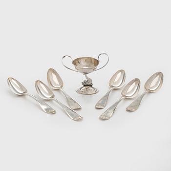 Saltkar, silver, C. I. Rindell 1810-37, och matskedar, 6 st, silver, A. Mörck, Björneborg 1800-talets första hälft.
