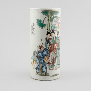 PENSELVAS, porslin, Kina, 1900-tal.