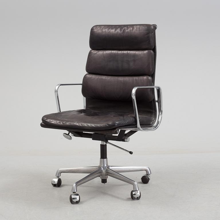 An EA 217/Softpad armchair, "Aluminium group", Herman Miller, USA.