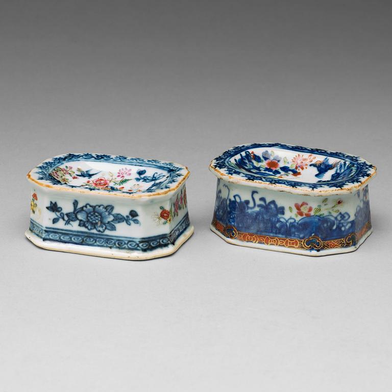 A set of two famille rose salts, Qing dynasty, Qianlong (1736-95).
