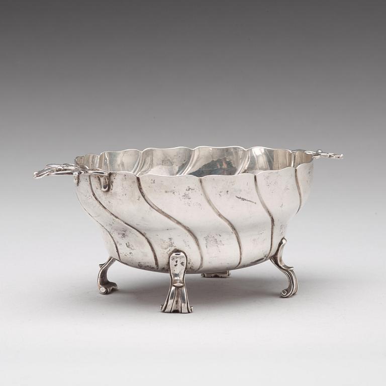 Petter Åkerman, konfektskål, silver, Stockholm
1769, rokoko.
