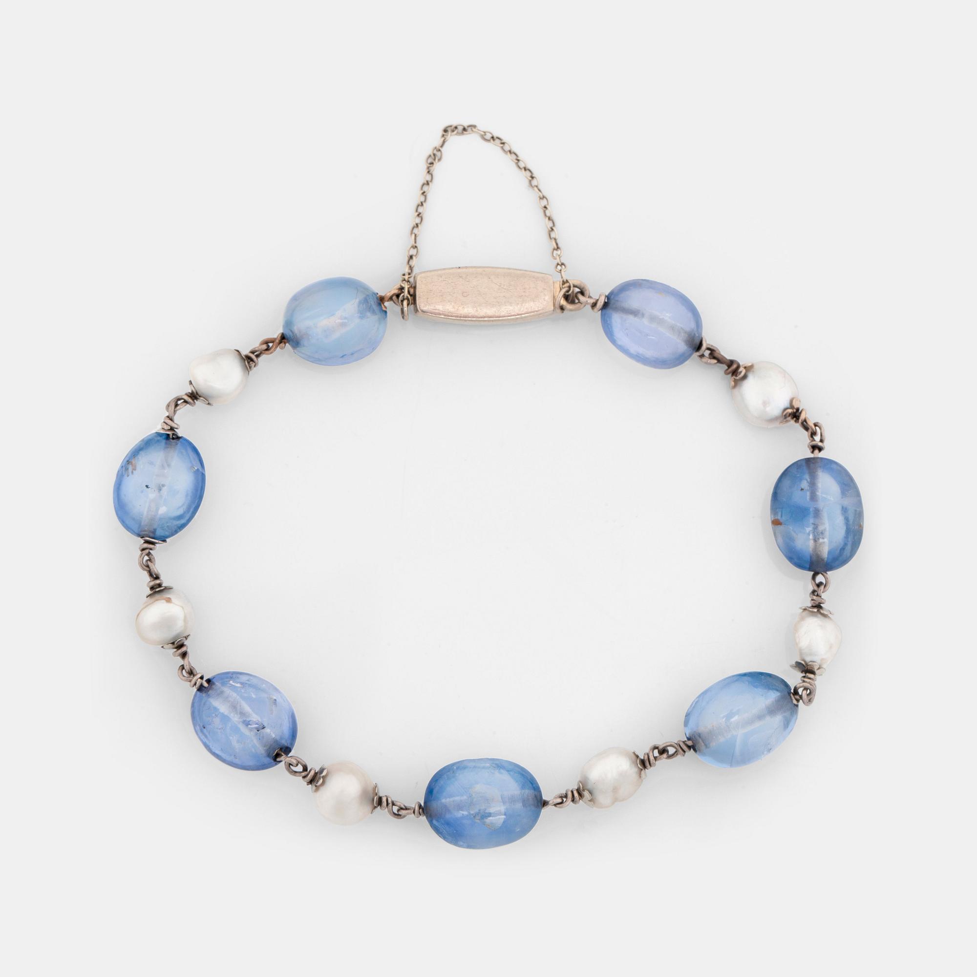 An untreated Ceylon sapphire and oriental pearl bracelet. Total carat weight of sapphires circa 50.00 cts.
