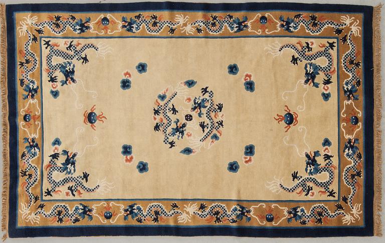 MATTA, semiantik, Kina, ca 240 x 152 cm.