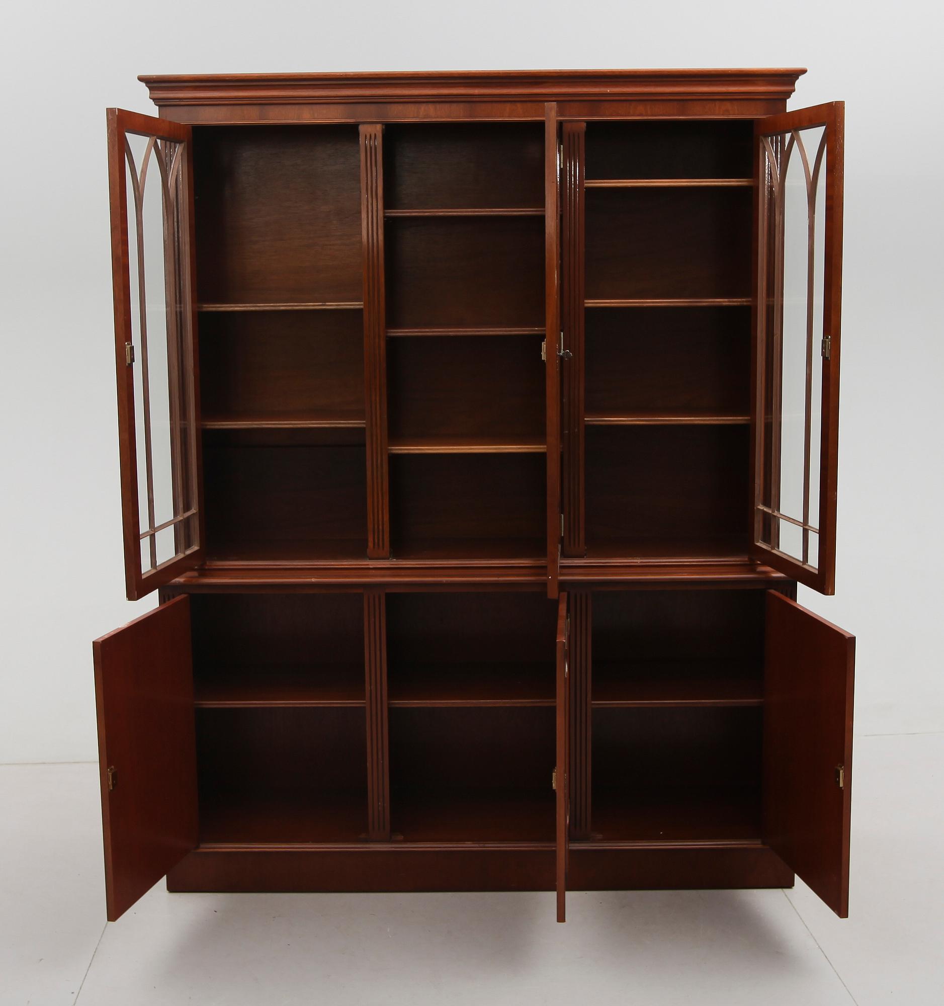 BOKSKÅP, England, 1900-talets andra hälft.