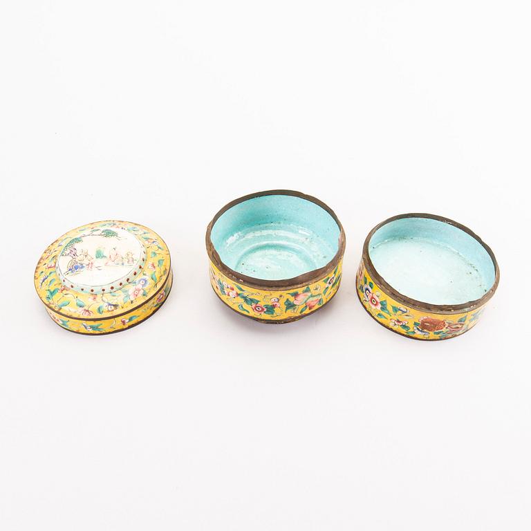 Skål samt ask med lock Kina 1800-tal cloisonné-arbete.