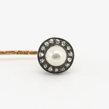 Broschnål 18K guld med rosenslipade diamanter och en odlad pärla, G. Dahlgren & Co, Malmö 1906/1907.