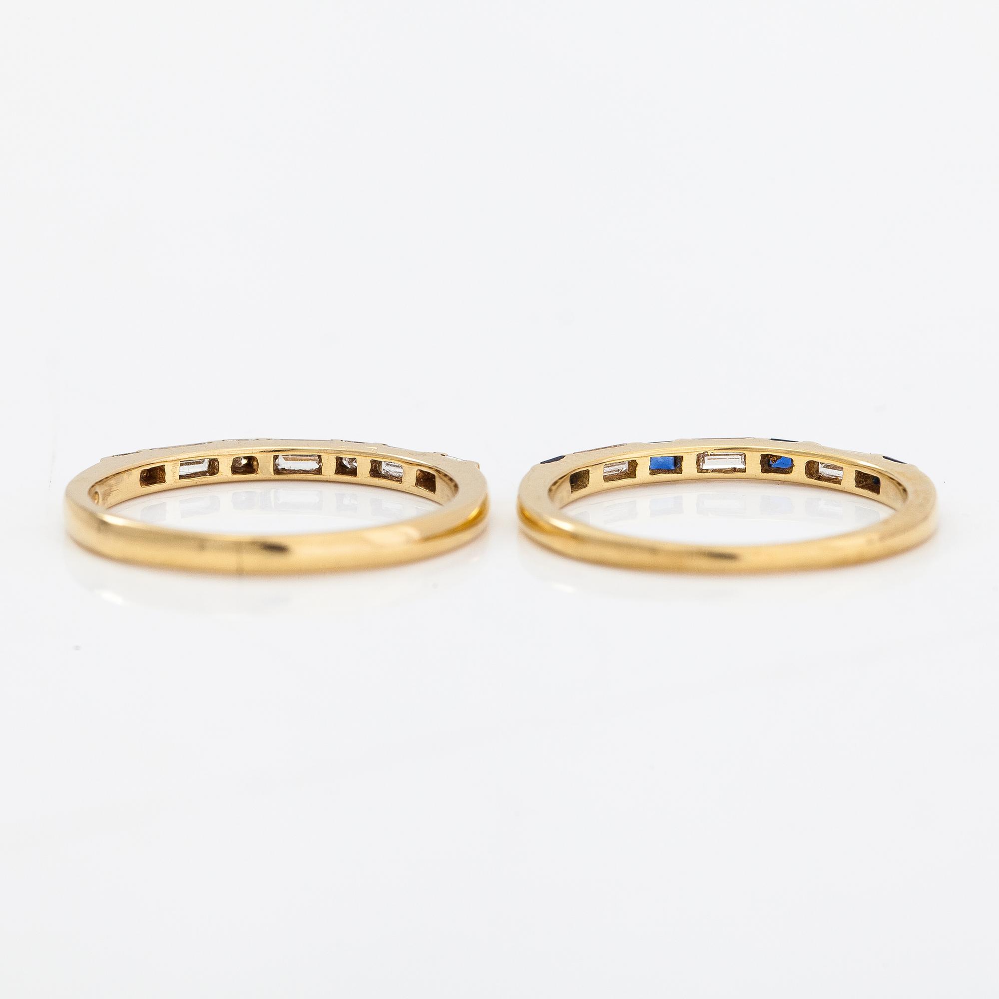 A set of 2 rings made of 18K gold with diamonds ca. 0.39 ct in total and sapphires.