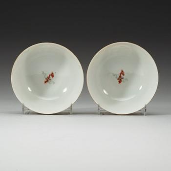 A pair of yellow ground bowls, late Qing dynasty (1644-1912).