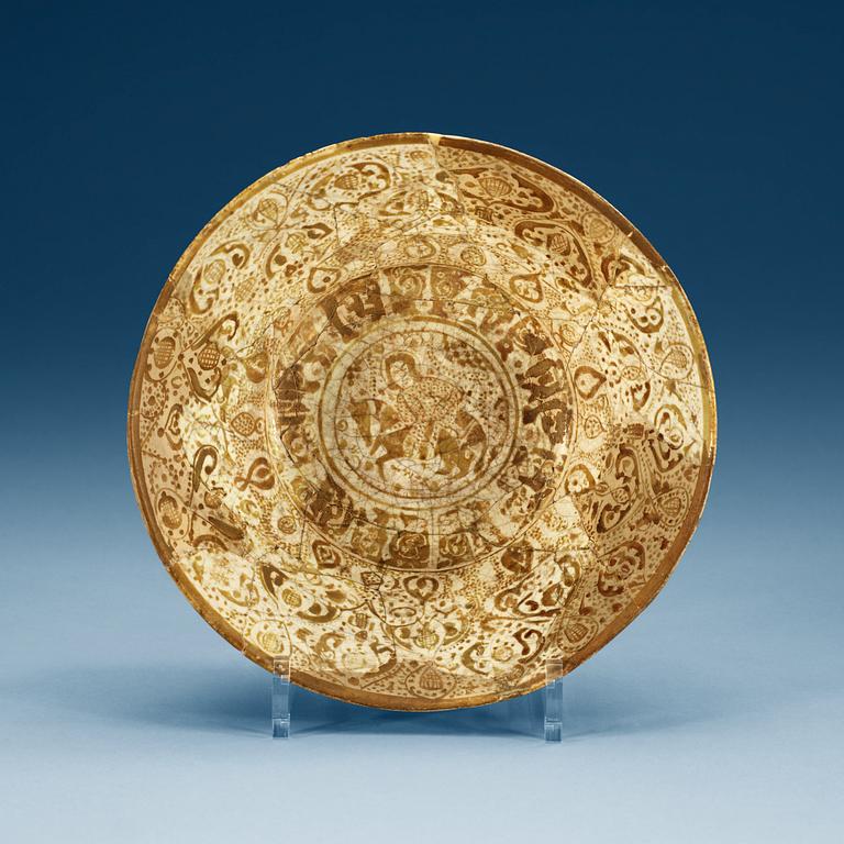 SKÅL, lergods. Lysterdekor. Diameter 22 cm. Persien tidigt 1200-tal, sannolikt Keshan.