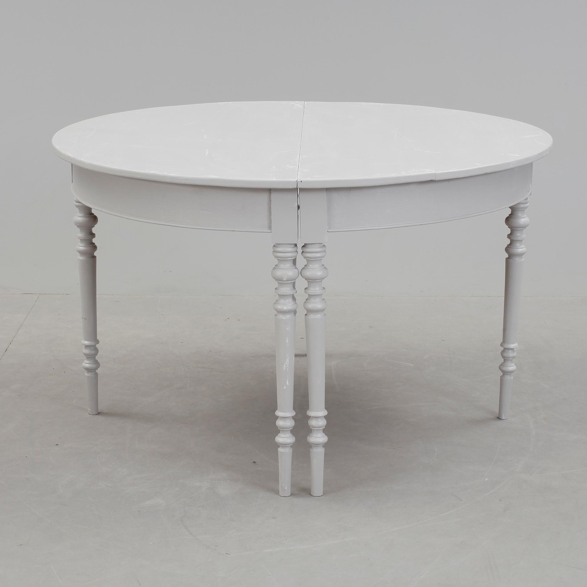 MÅNBORD / KONSOLBORD, ett par, 1800/1900-tal.