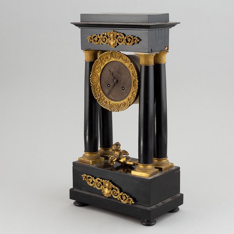 A late Empire´table clock.