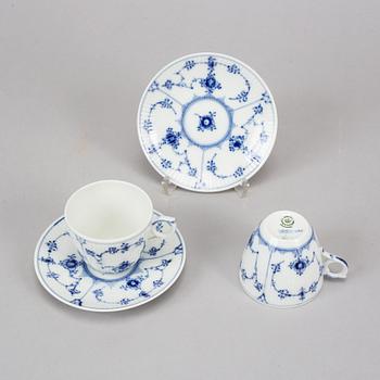 Royal Copenhagen, servis, porslin, "Musselmalet", 37 delar, Danmark.