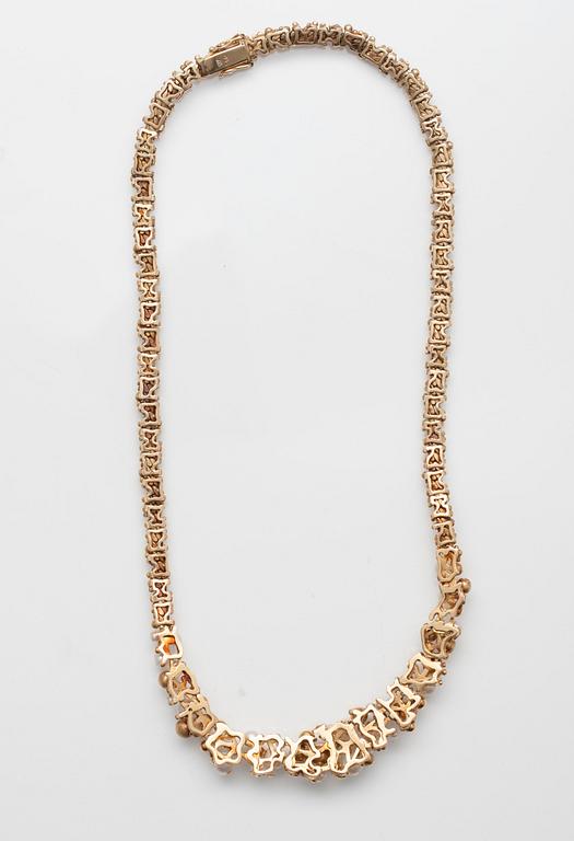 COLLIER, 18K guld, akoyapärlor. Längd ca 45 cm.  Vikt 80 g.