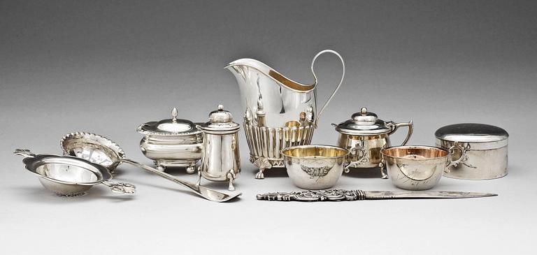 PARTI SILVER, 10 delar. Bl a dosa Lars Balck, Karlshamn 1834. Tot ca 558 gram.